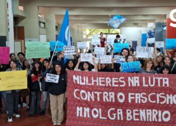 Alunos da UFMT fazem novo ato pedindo a expulsão de responsáveis por lista de 'estupráveis'